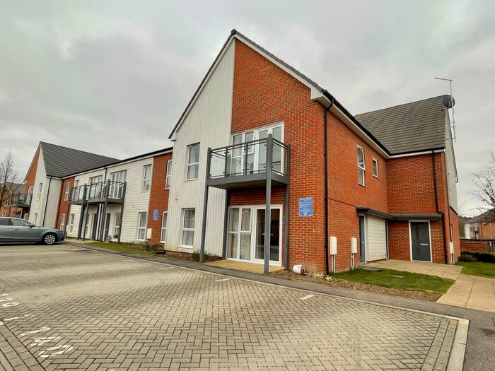 2 Bedroom Apartment To Rent In Turnpike Lane, Faygate, Horsham, RH12