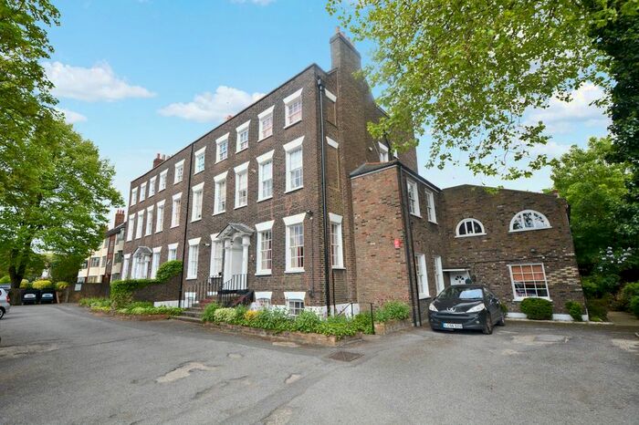 1 Bedroom Flat To Rent In Woodford Road, London E18