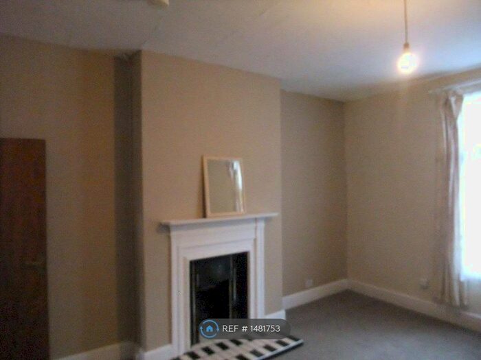 Studio To Rent In Market Square, Rugeley, WS15