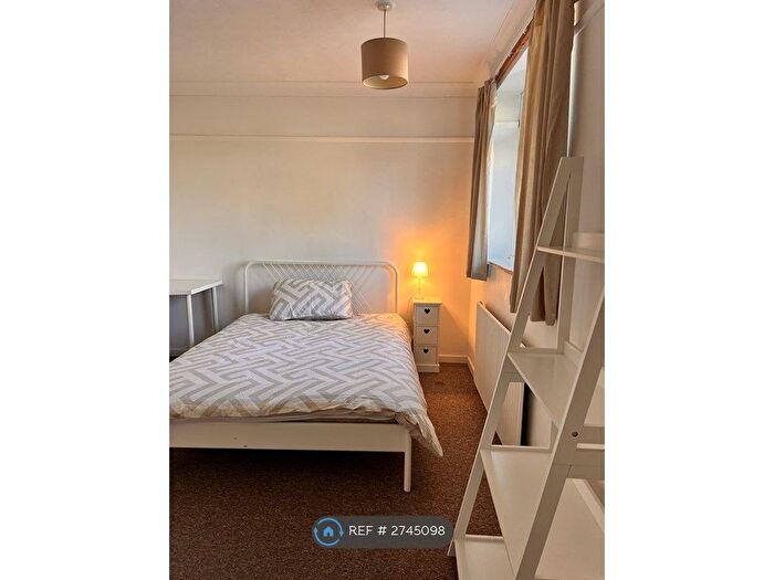 5 Bedroom Semi-detached House To Rent In Scarnell Road, Norwich, NR5