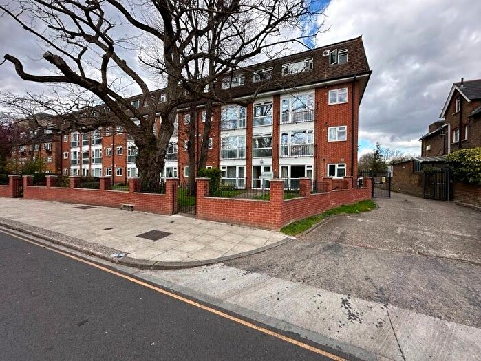 2 Bedroom Flat To Rent In Hazel Court, Hamilton Road, Ealing, W5