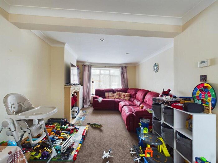 3 Bedroom House To Rent In Findon Road, Ifield, RH11