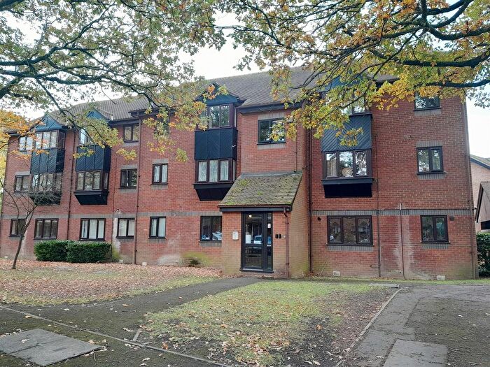 Studio For Sale In Willenhall Drive, Hayes, UB3