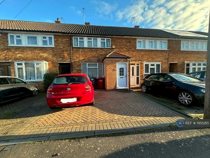 3 Bedroom Terraced House To Rent In Spencer Road, Slough, SL3