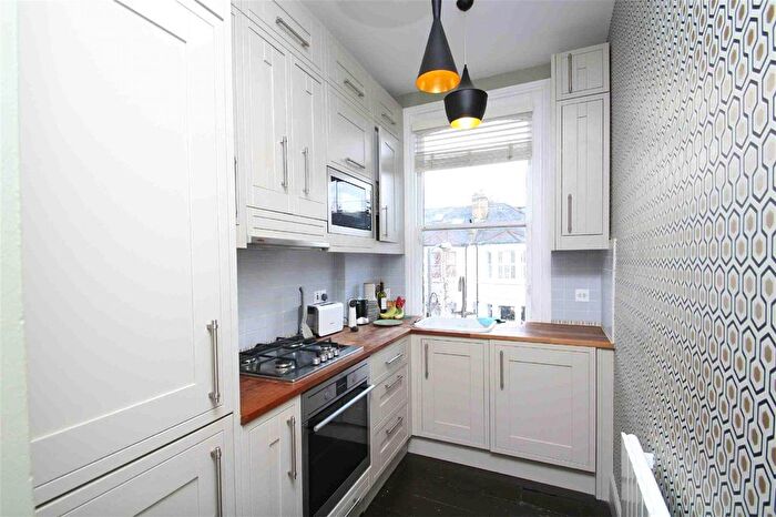 2 Bedroom Flat To Rent In Cromford Road, Wandsworth, London, SW18