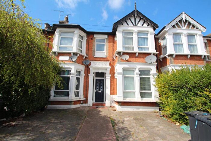 1 Bedroom Flat To Rent In Cavendish Gardens Ilford, IG1