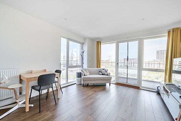2 Bedroom Flat For Sale In Thorpe Court, Bramble Path, Bow, London, E3