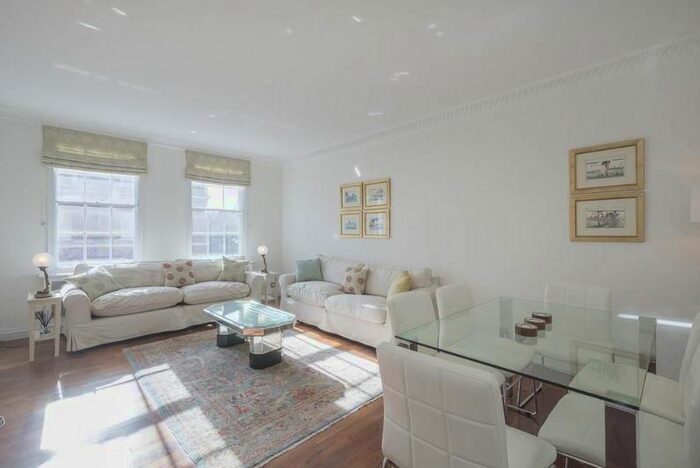 2 Bedroom Flat To Rent In George Street, Marylebone, London, W1U