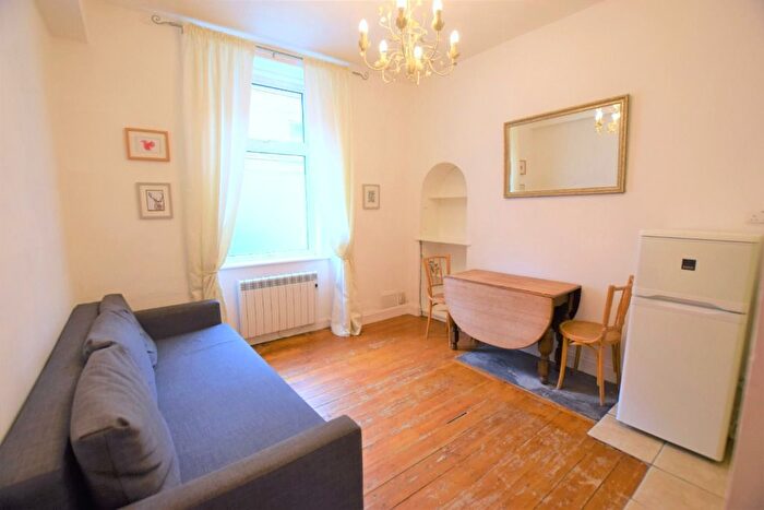 1 Bedroom Flat To Rent In Milton Street, Holyrood, Edinburgh, EH8