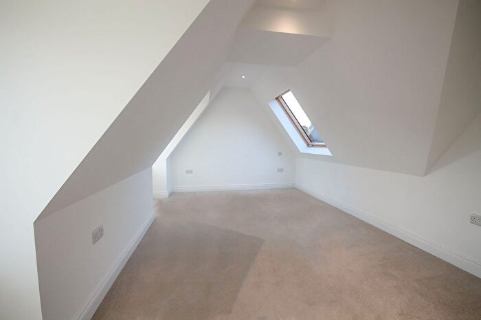 2 Bedroom Flat For Sale In High Street, East Grinstead, RH19