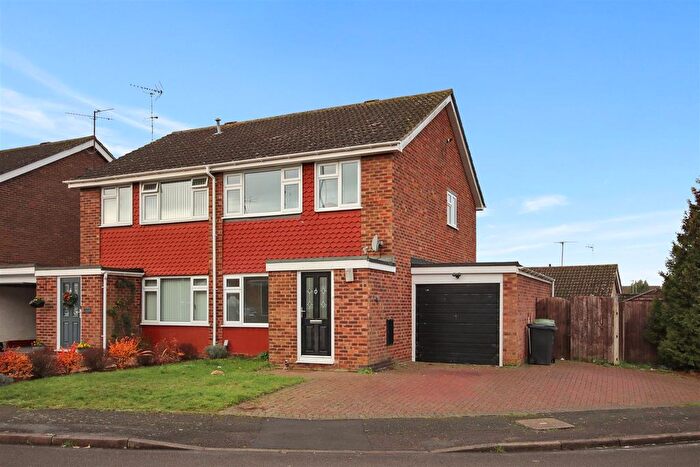 3 Bedroom Semi-Detached House For Sale In Oaks Drive, Higham Ferrers, NN10