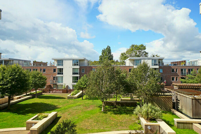 2 Bedroom Flat To Rent In Hamburg House, Cross Street, PO1