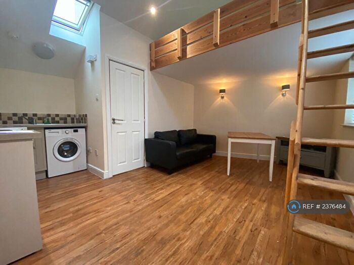 Studio To Rent In Staple Hill Road, Bristol, BS16