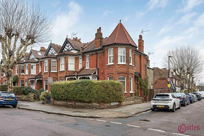 2 Bedroom Flat For Sale In Park Avenue North, N8