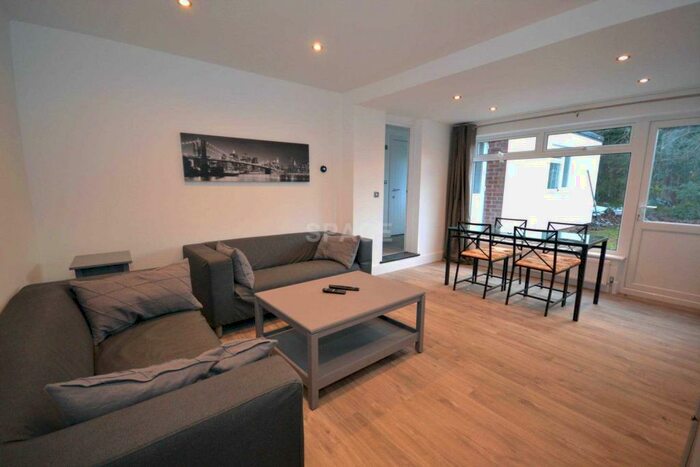 6 Bedroom Semi-Detached House To Rent In Shinfield Road, Reading, RG2