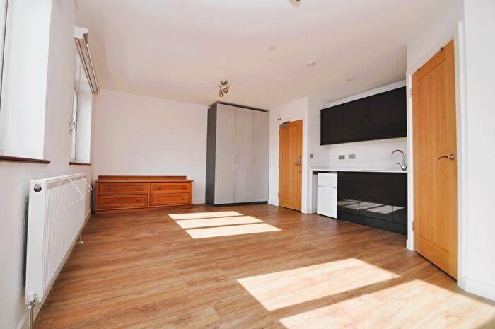 Studio To Rent In West Barnes Lane, New Malden, KT3