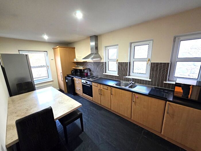3 Bedroom Flat To Rent In King's Gate, West End, Aberdeen, AB15