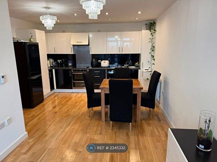 2 Bedroom Flat To Rent In Bovril House, Enfield, EN1
