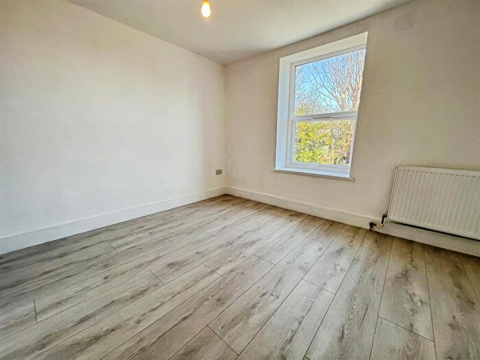 3 Bedroom Terraced House For Sale In Idle Road Bradford, BD2