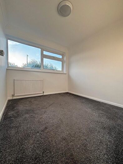 Terraced House To Rent In Liphook Close, Elm Park, RM12
