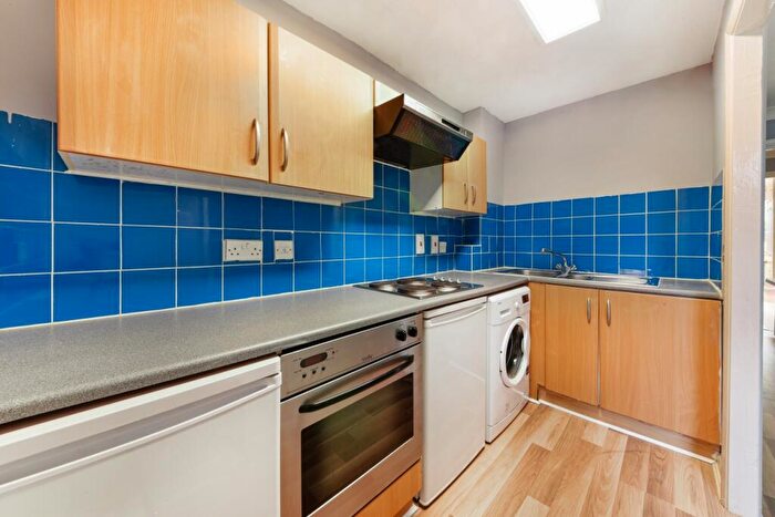 1 Bedroom Flat To Rent In Lockesfield Place, Isle Of Dogs, London, E14