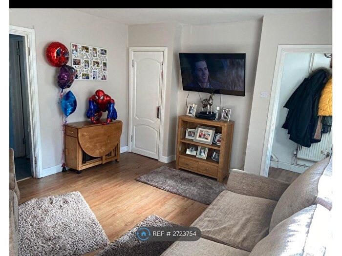 3 Bedroom Semi-Detached House To Rent In Binfield Road, Bracknell, RG42