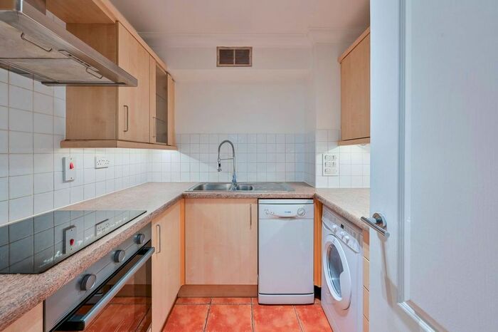 1 Bedroom Flat To Rent In Fitzroy Street, Fitzrovia, London, W1T
