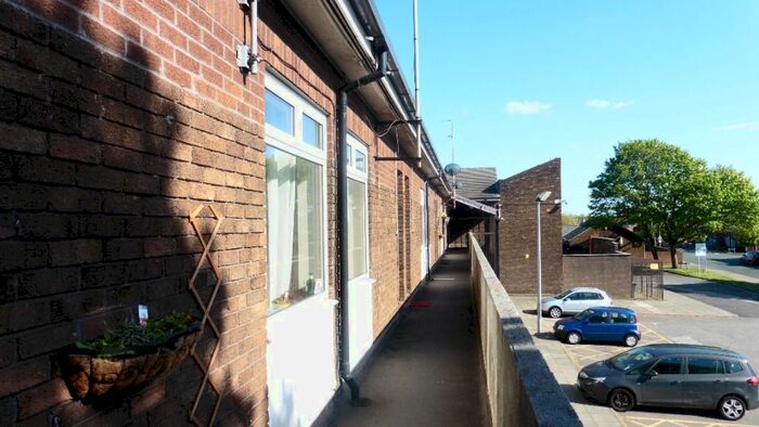 2 Bedroom Flat To Rent In Scholes Precinct, Scholes, Wigan, WN1