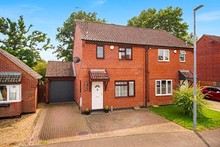 3 Bedroom Semi-Detached House For Sale In Water Meadow Close, Loddon, Norwich, NR14