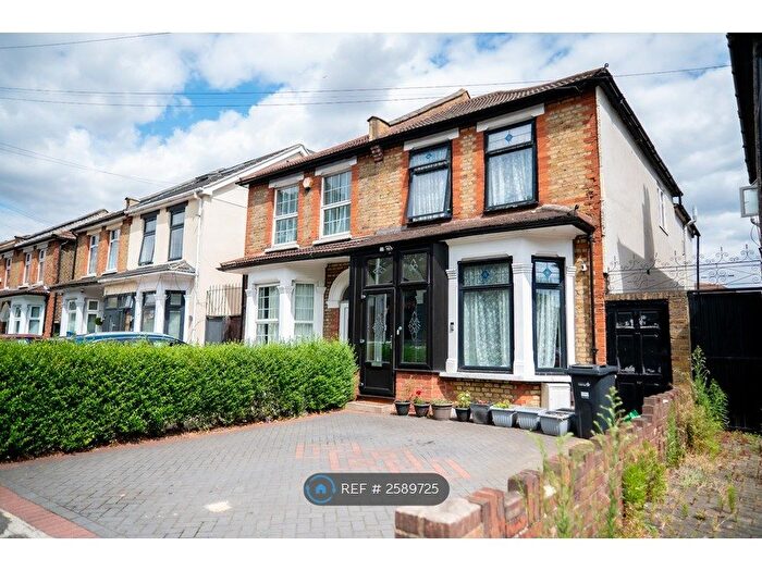 3 Bedroom Semi-Detached House To Rent In Barley Lane, Ilford, IG3