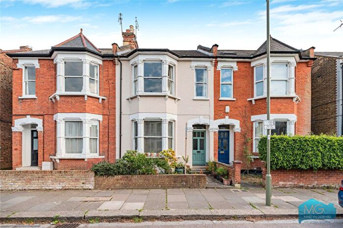 3 Bedroom Terraced House For Sale In Huntingdon Road, London, N2