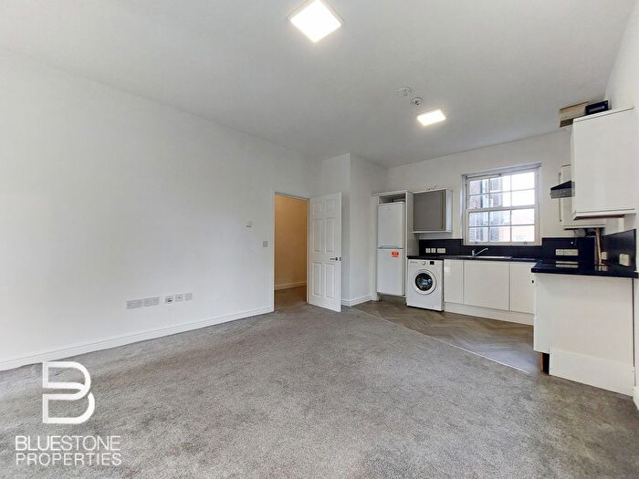 2 Bedroom Flat To Rent In South End, Croydon, CR0