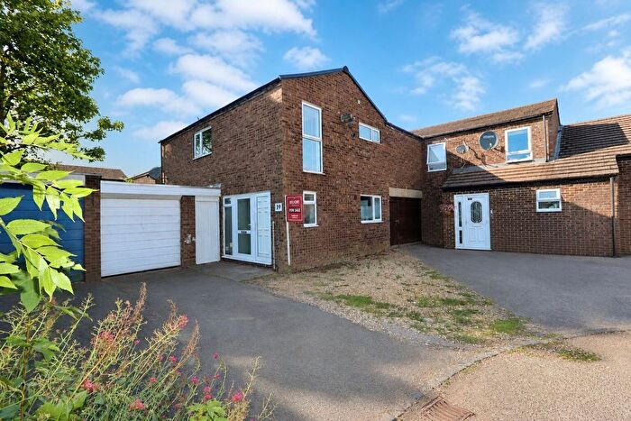 4 Bedroom Link Detached House For Sale In Dresden Close, Corby, NN18