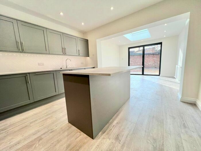 4 Bedroom Detached House To Rent In Sandringham Road, Watford, WD24