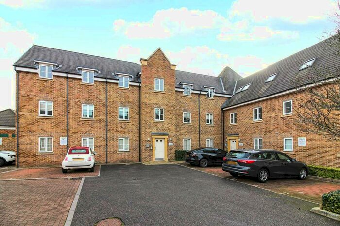 1 Bedroom Flat To Rent In College Close, Loughton, IG10