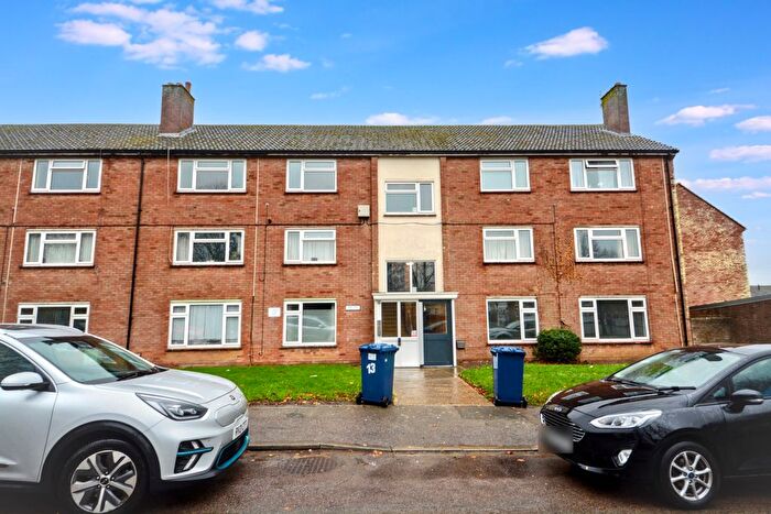 2 Bedroom Flat For Sale In Bean Close, St. Neots, PE19