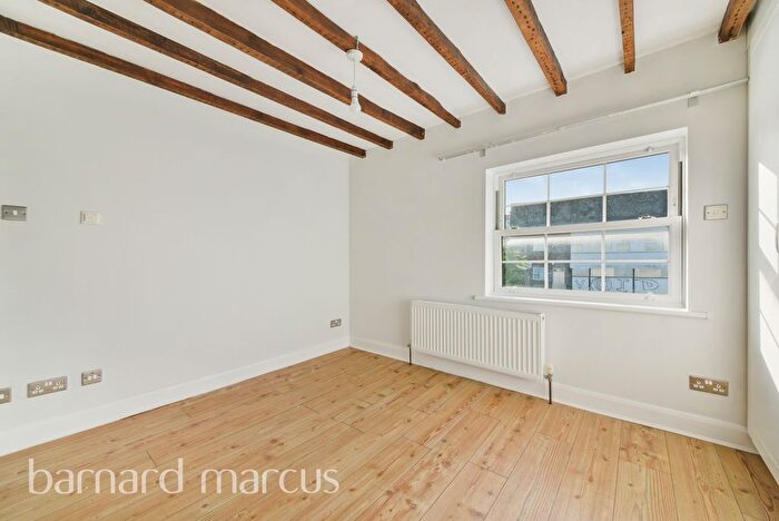 1 Bedroom Flat To Rent In Hawks Road, Kingston Upon Thames, KT1