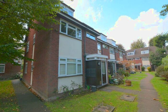 2 Bedroom Maisonette To Rent In Westfield Park, Hatch End, HA5