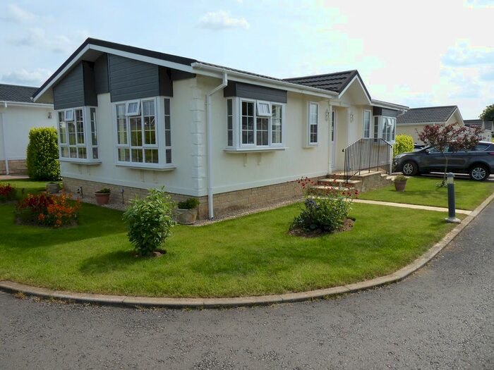 2 Bedroom Mobile/park Home For Sale In Long Carrant Park, Cheltenham Road, Ashton Under Hill, Evesham, Worcestershire, WR11