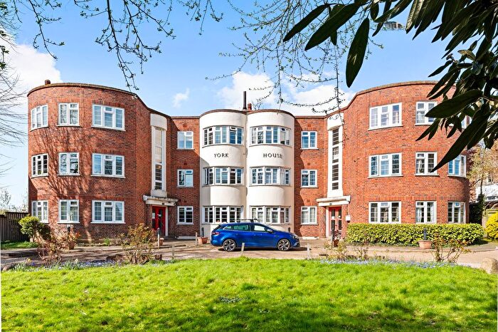 2 Bedroom Flat For Sale In Selhurst Road, South Norwood, SE25