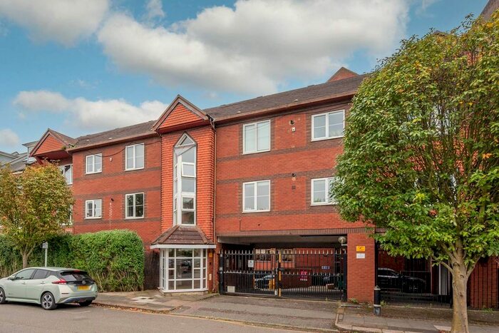 Garage / Parking To Rent In Alwyne Road, Wimbledon, London, SW19