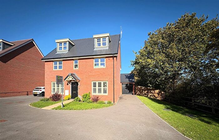 5 Bedroom Detached House For Sale In Osprey Drive, St. Albans, AL4