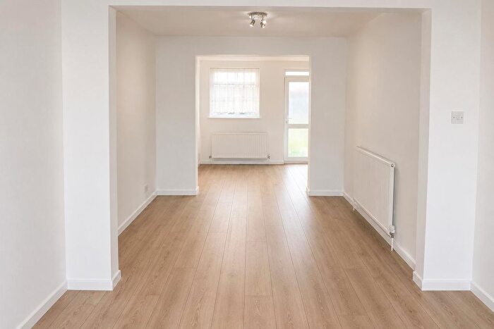 3 Bedroom Detached House To Rent In Albany Park Avenue, Enfield, EN3