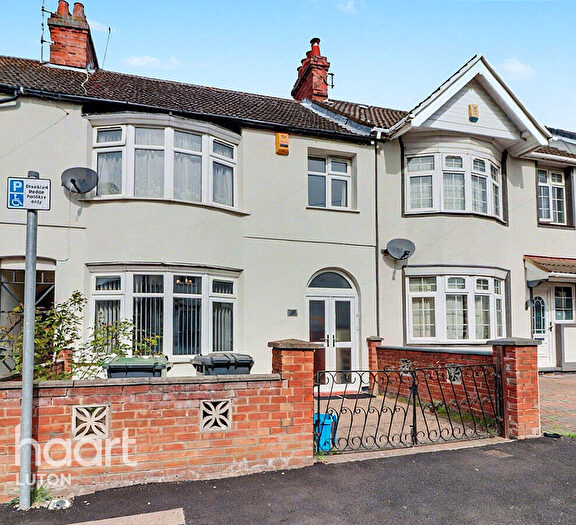 3 Bedroom Terraced House For Sale In Durbar Road, Luton, LU4