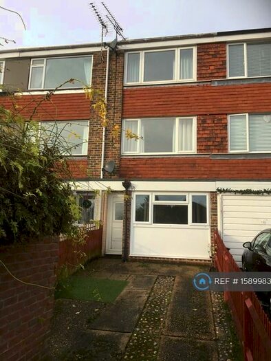 3 Bedroom Terraced House To Rent In Church Mews, Rainham, ME8