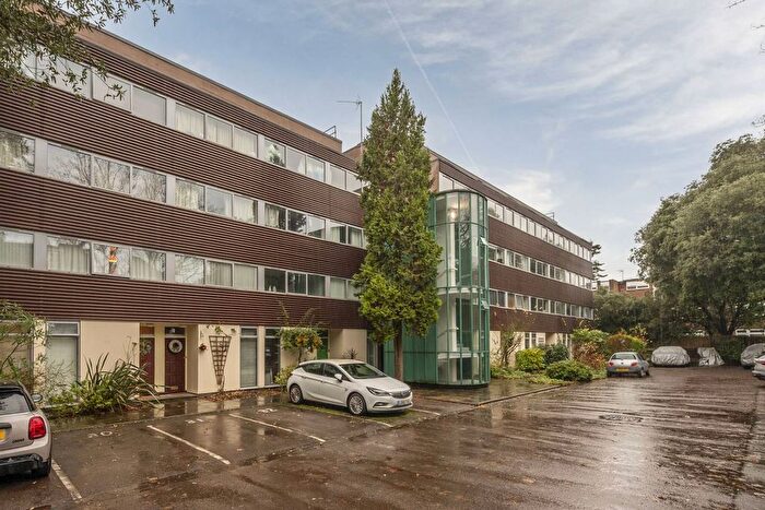 1 Bedroom Flat To Rent In Claudia Place, Southfields, London, SW19