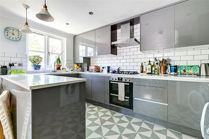 2 Bedroom Flat To Rent In Brompton Park Crescent, Chelsea Village, SW6