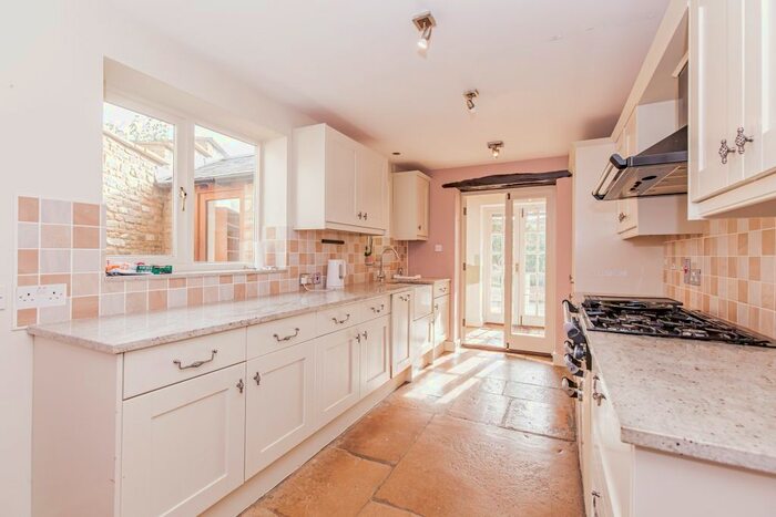 2 Bedroom Cottage To Rent In Park Street, Charlbury, OX7