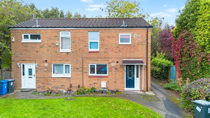 2 Bedroom Semi-detached House For Sale In Heather Close, Birchwood, WA3
