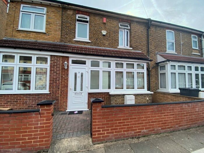 6 Bedroom Terraced House To Rent In Warwick Road, Southall, UB2